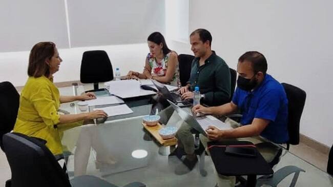 Durante la mesa se hizo un recuento de los hechos irregulares, relacionados con manipulación de documentación y presunta entrega de coimas