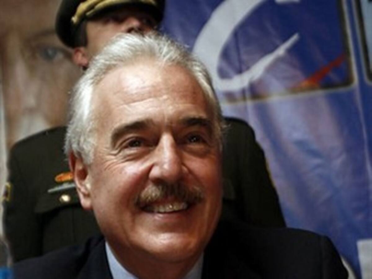 Pastrana confirmó acercamientos con el Conservatismo