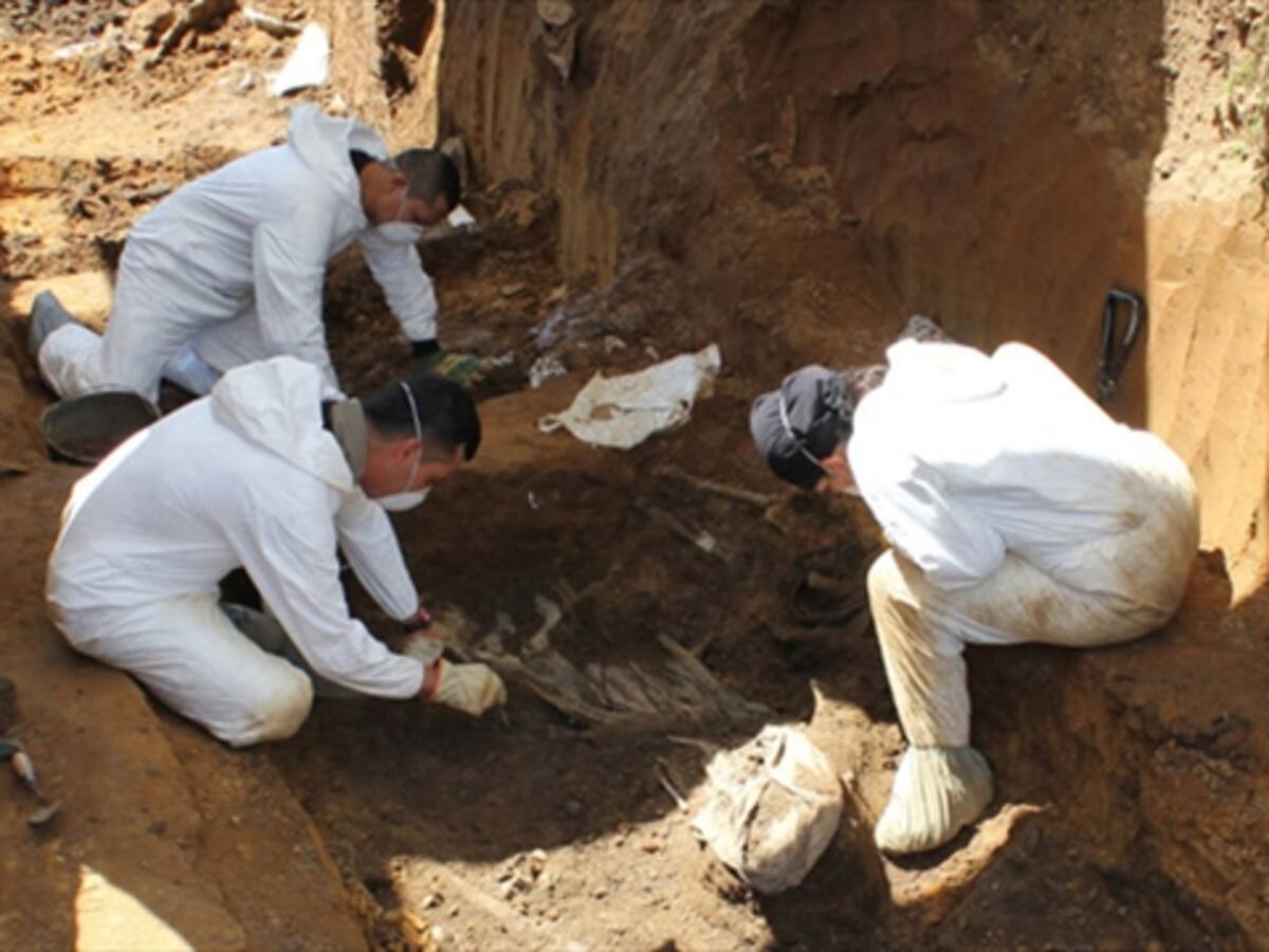 Investigan hallazgo de tres fosas con restos humanos en el Cauca