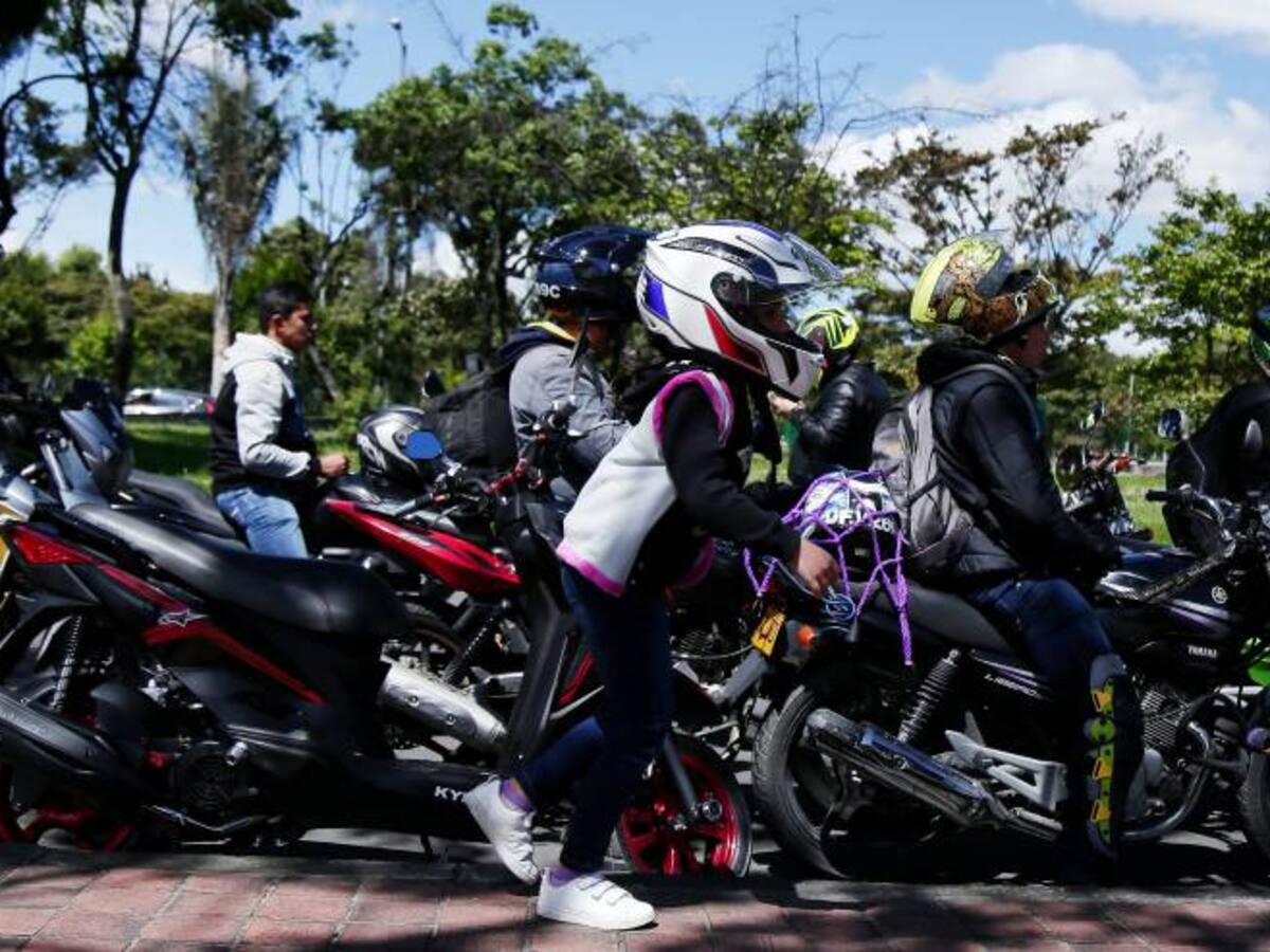 Plan tortuga de motociclistas en rechazo a la prohibición de parrillero
