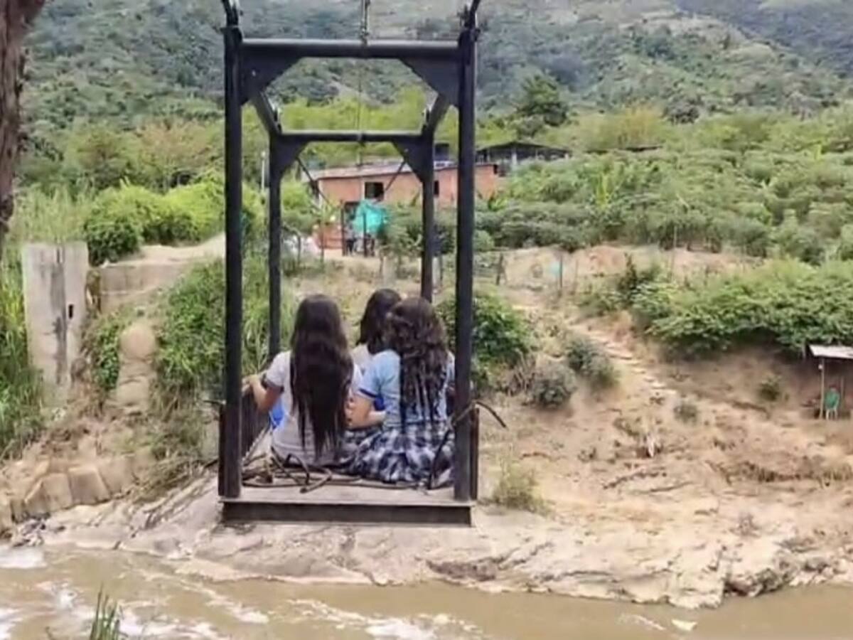 Comerciante invierte $10 millones y construye un teleférico entre Girón y Bucaramanga