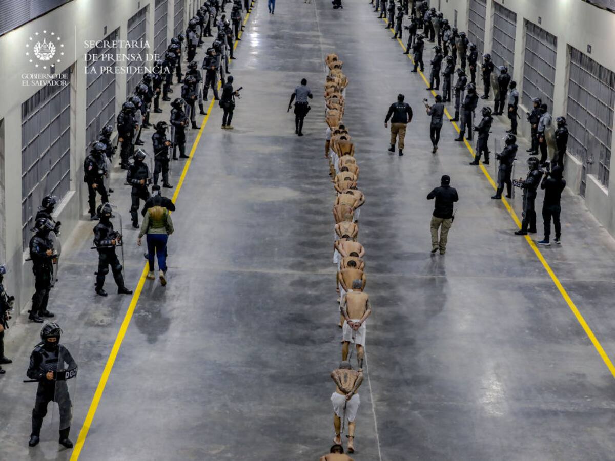Así es la situación de los colombianos detenidos bajo régimen de excepción en el Salvador