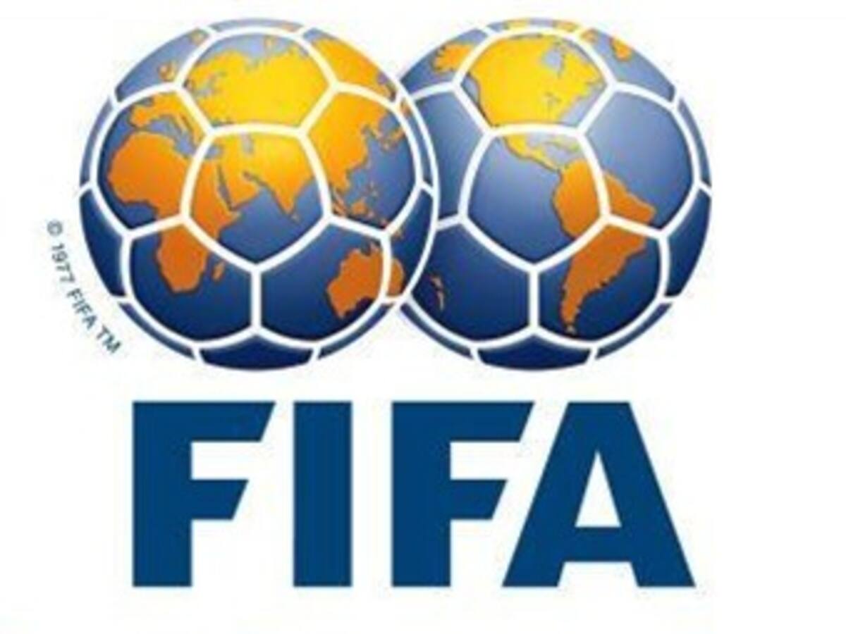 Comisión de Ética suspende dos altos directivos de FIFA y autoriza a Blatter seguir en carrera para reelección