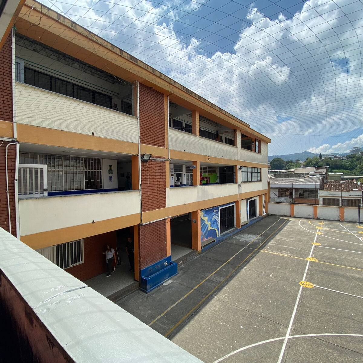 Denuncian afectaciones en un colegio de Pereira por obras en el Coliseo Menor