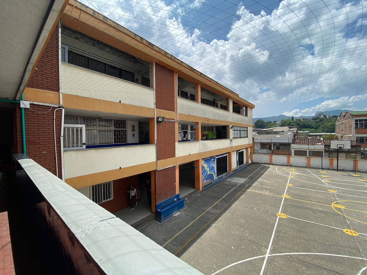 Denuncian afectaciones en un colegio de Pereira por obras en el Coliseo Menor