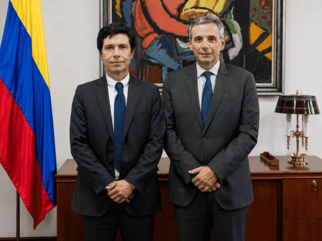 Andrés Quevedo Caro y Miguel Gómez. Foto: Ministerio de Hacienda