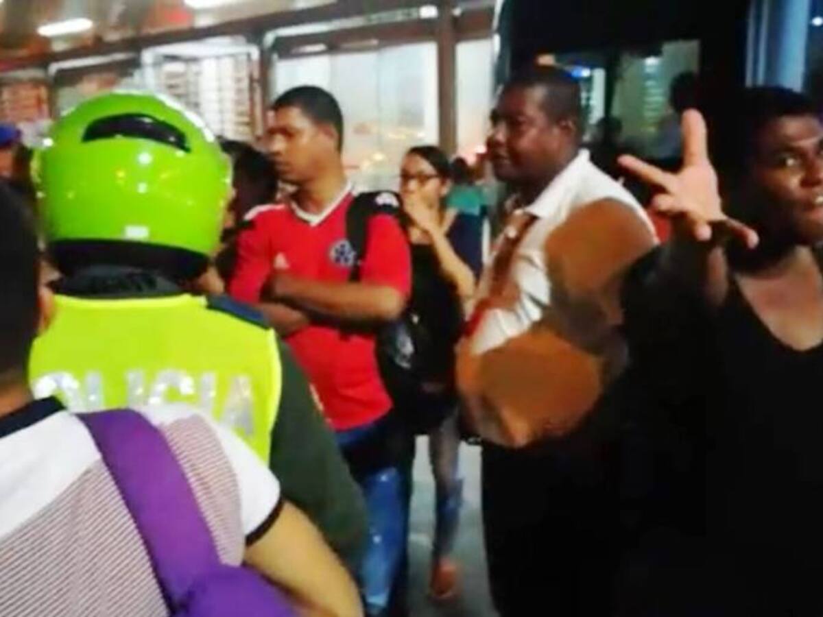 Continúan las protestas de usuarios de Transcaribe en Cartagena por demoras de los buses