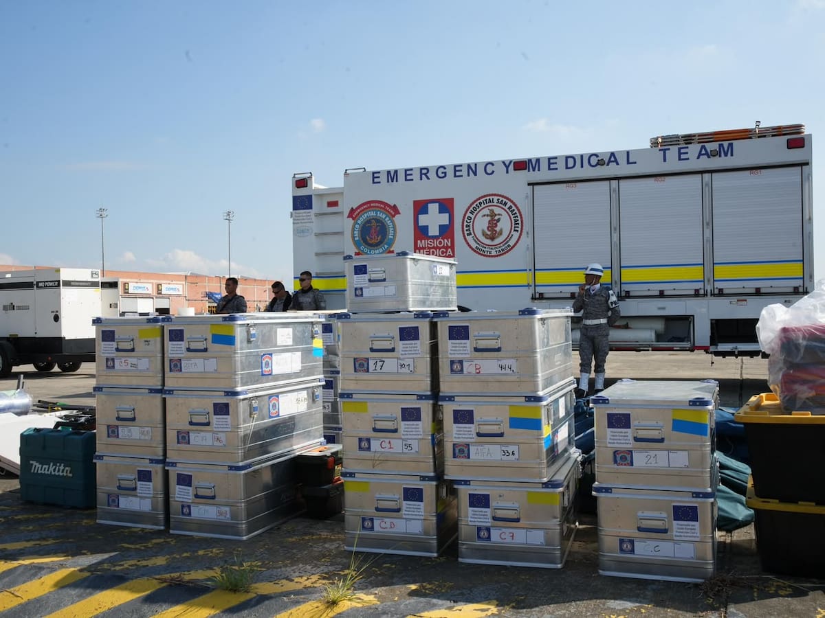 Tras rescates en Venezuela, Colombia lleva atención médica a damnificados con hospital de campaña