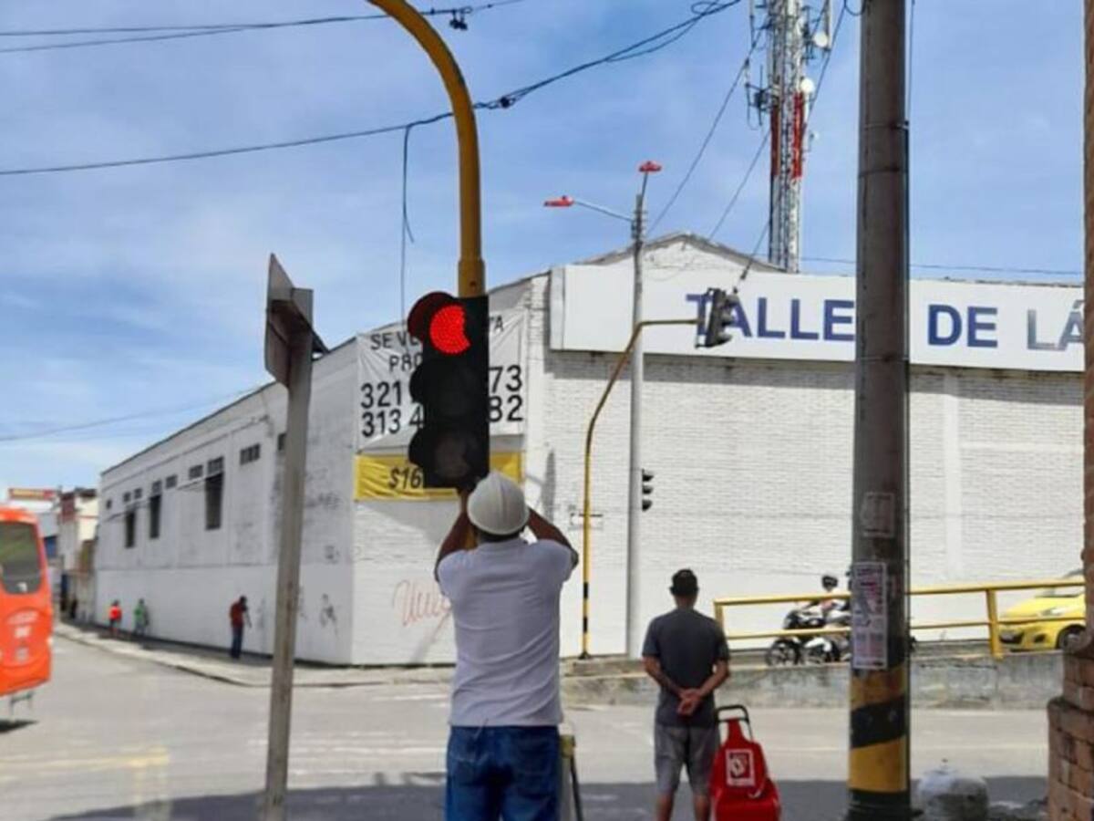 Choque entre la Alcaldía y oposición por daño a semáforos en Ibagué
