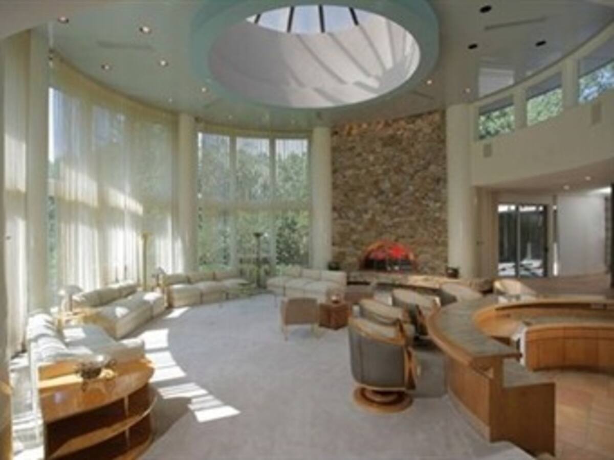 Venden mansión de Whitney Houston en Nueva Jersey por 1,75 millones dólares