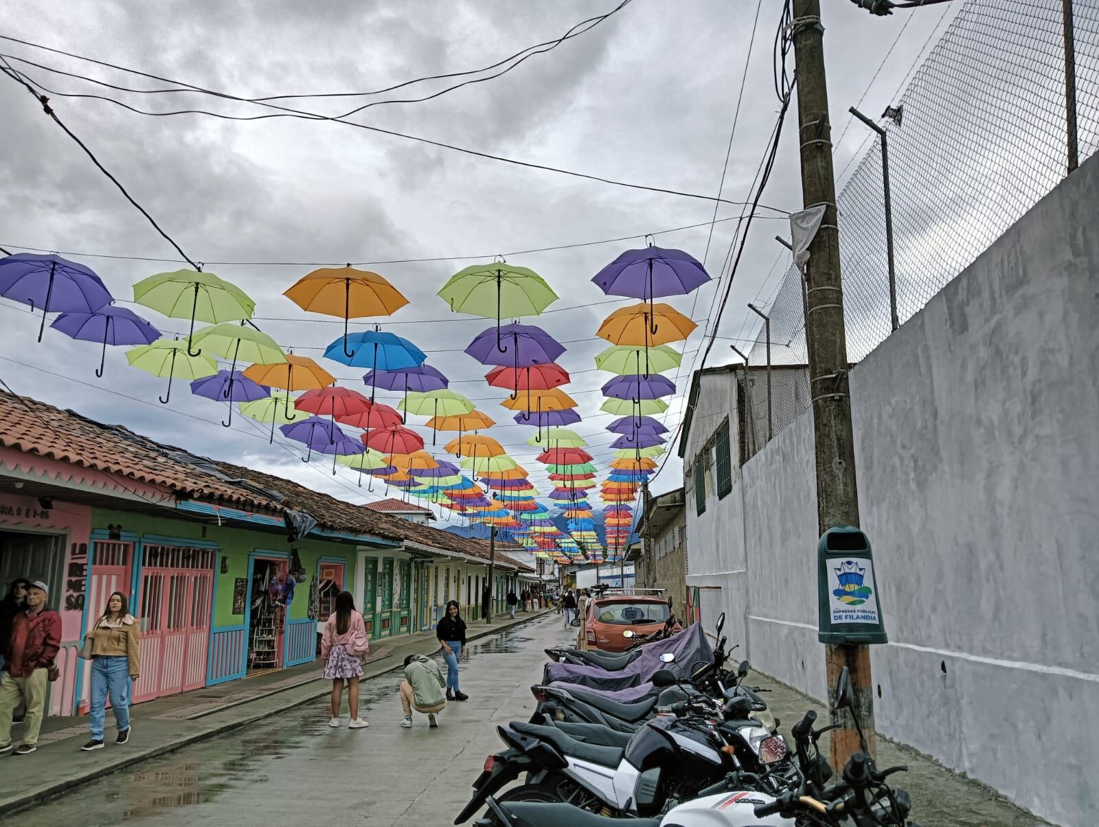 La calle de las sombrillas en el municipio de Filandia en el Quindío. Foto Adrián Trejos