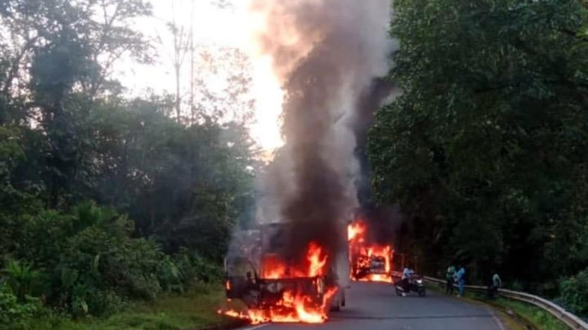 Se registró la quema de dos vehículos de carga pesada en la vía Chocó - Risaralda
