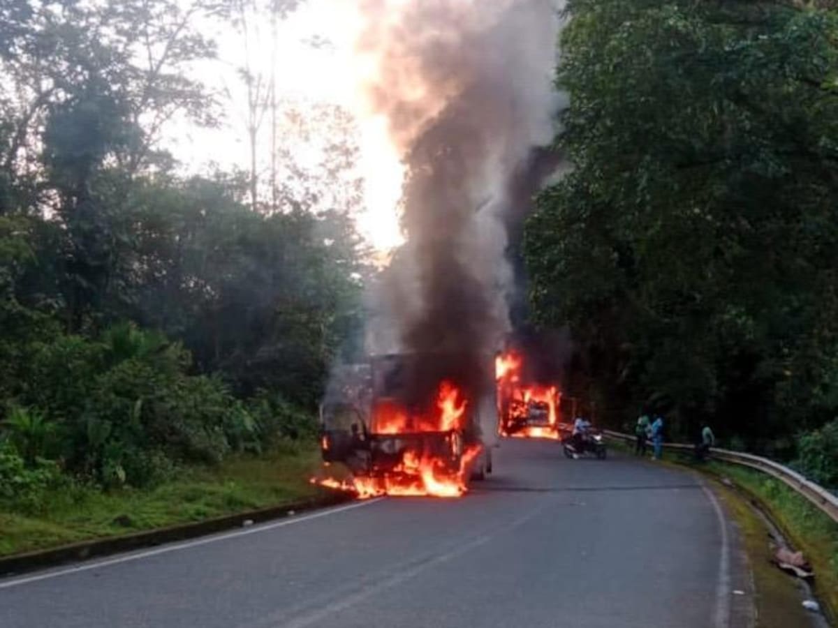Se registró la quema de dos vehículos de carga pesada en la vía Chocó - Risaralda