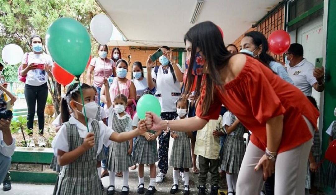 La ministra de Educación, María Victoria Angulo, en Cereté. Foto: Mineducación.