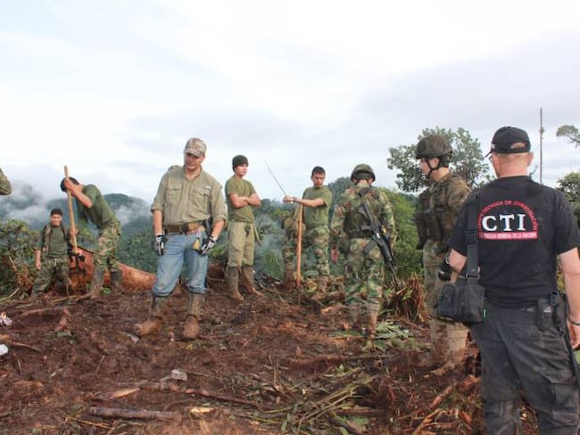 Fiscalía exhuma, en Chocó, restos de guerrilleros del ERG