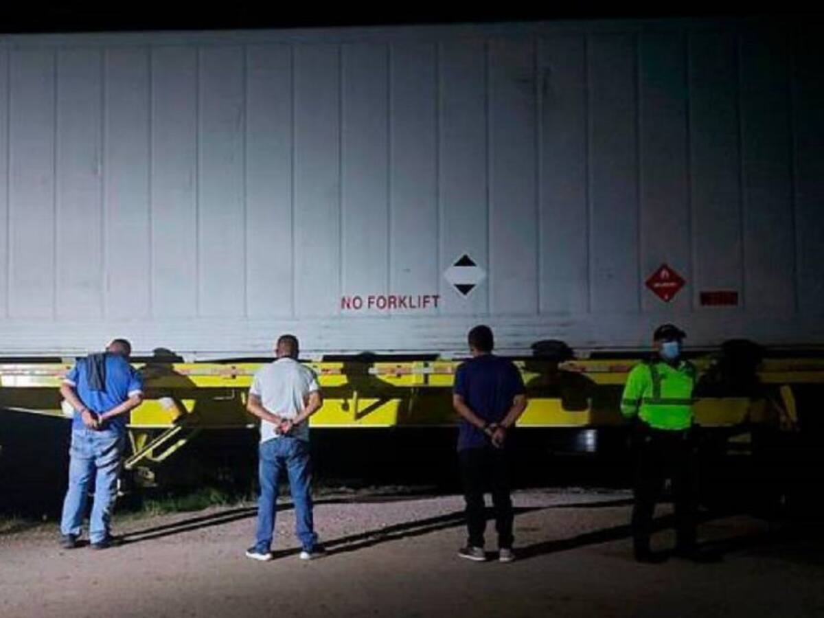 Disfrazados de policías roban camión que salió desde Cartagena