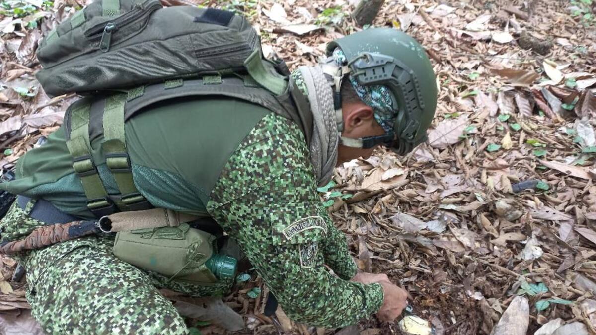 Dos soldados heridos por mina antipersonal en zona rural de Barbacoas