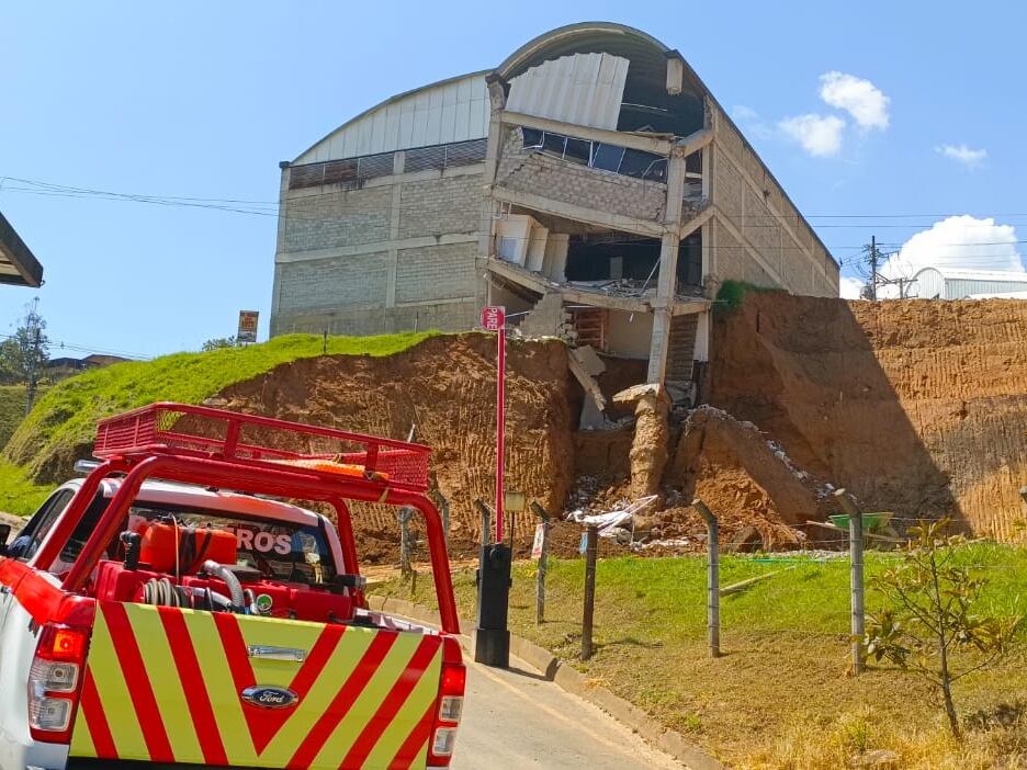 Bodega colapsada en Guarne- foto bomberos