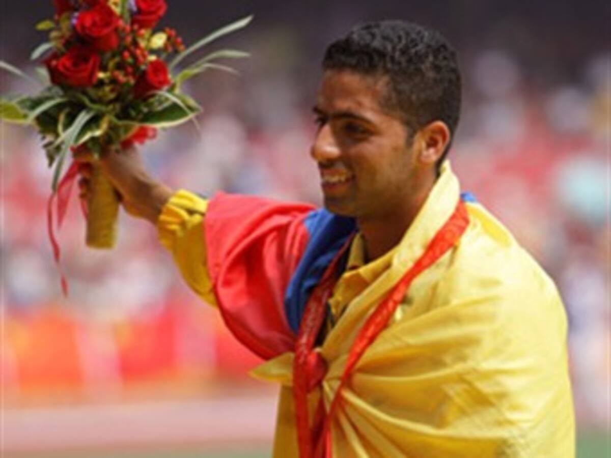 El colombiano Elkin Serna ganó medalla plata en los mundiales de atletismo paralímpicos.