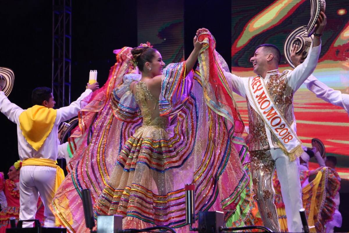 Ante más de 12.000 personas que se dieron cita en la Plaza de la Paz, la soberana fue el hilo conductor en cada una de las cuatro escenas en que fue dividido el espectáculo.
