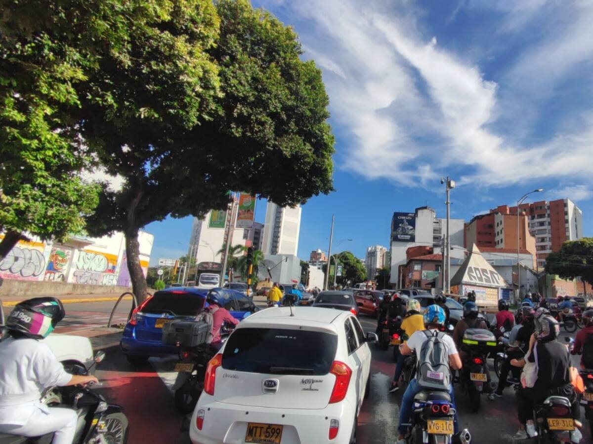 Trancones en la carrera 27 por desmonte de carpas y tarimas