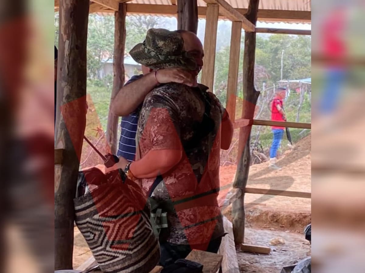 “Fui retenido”: alcalde Carlos Pinedo responde tras fotografías junto a alias ‘Camilo’