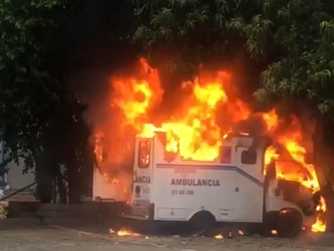 Las ambulancias fueron quemadas por encapuchados en Caucasia, Antioquia. Cortesía.