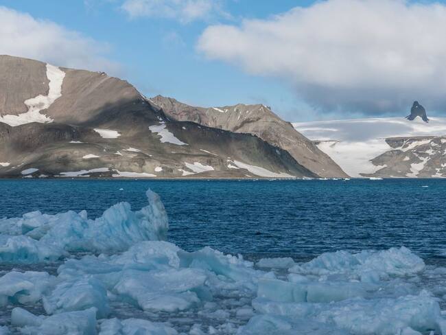 Antártida y Groenlandia pierden hielo seis veces más rápido que en los 90