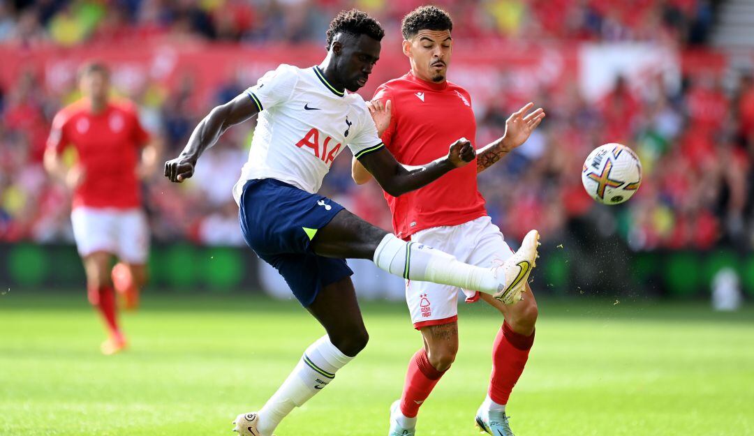 Dávinson Sánchez estuvo los 90 minutos ante el Nottingham Forest.