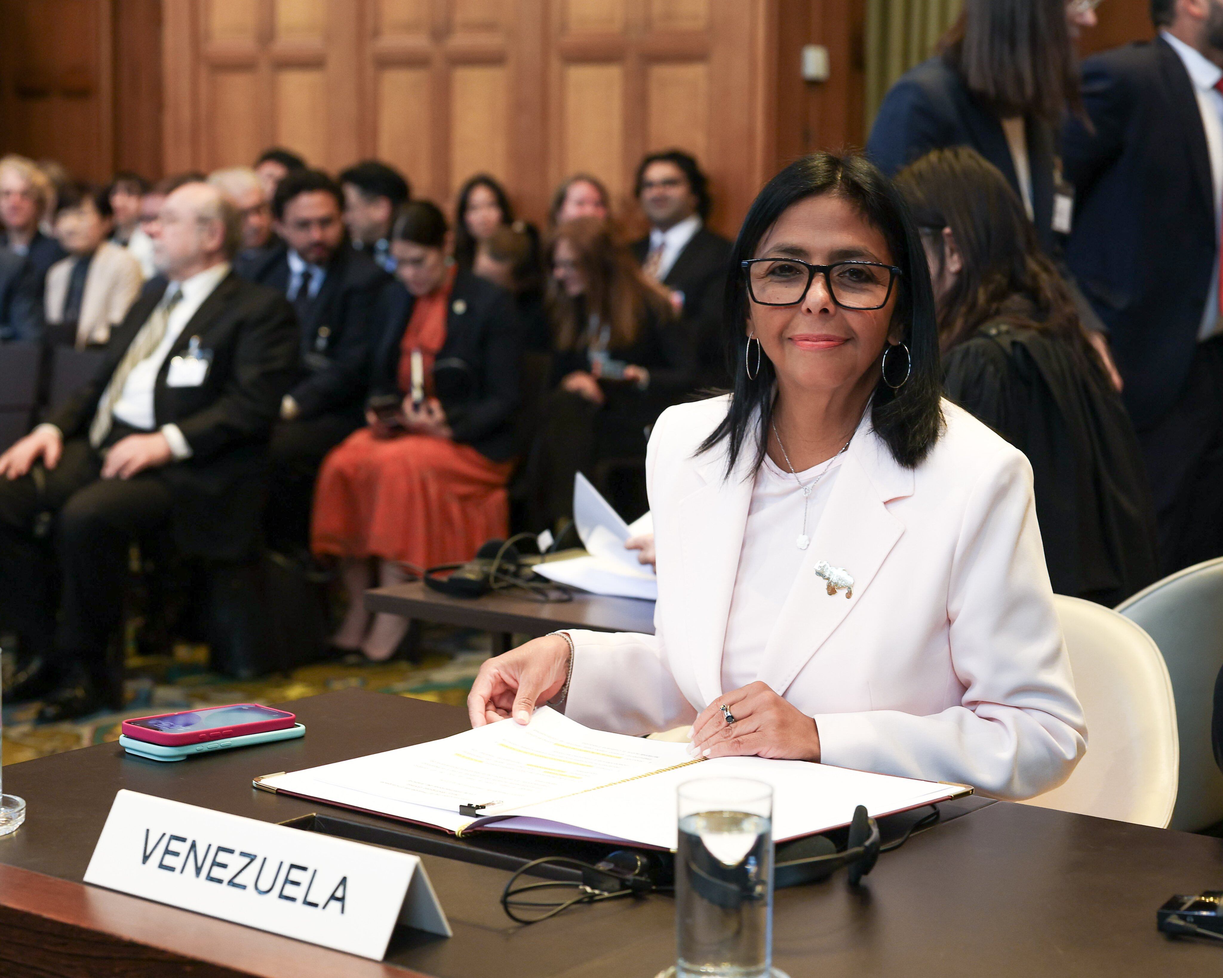 La presidenta encargada de Venezuela, Delcy Rodríguez, aseguró que solo por medio de la negociación se puede solucionar las tensiones sobre la región del Esequibo.
(Foto:   cortesía cancillería Venezuela)