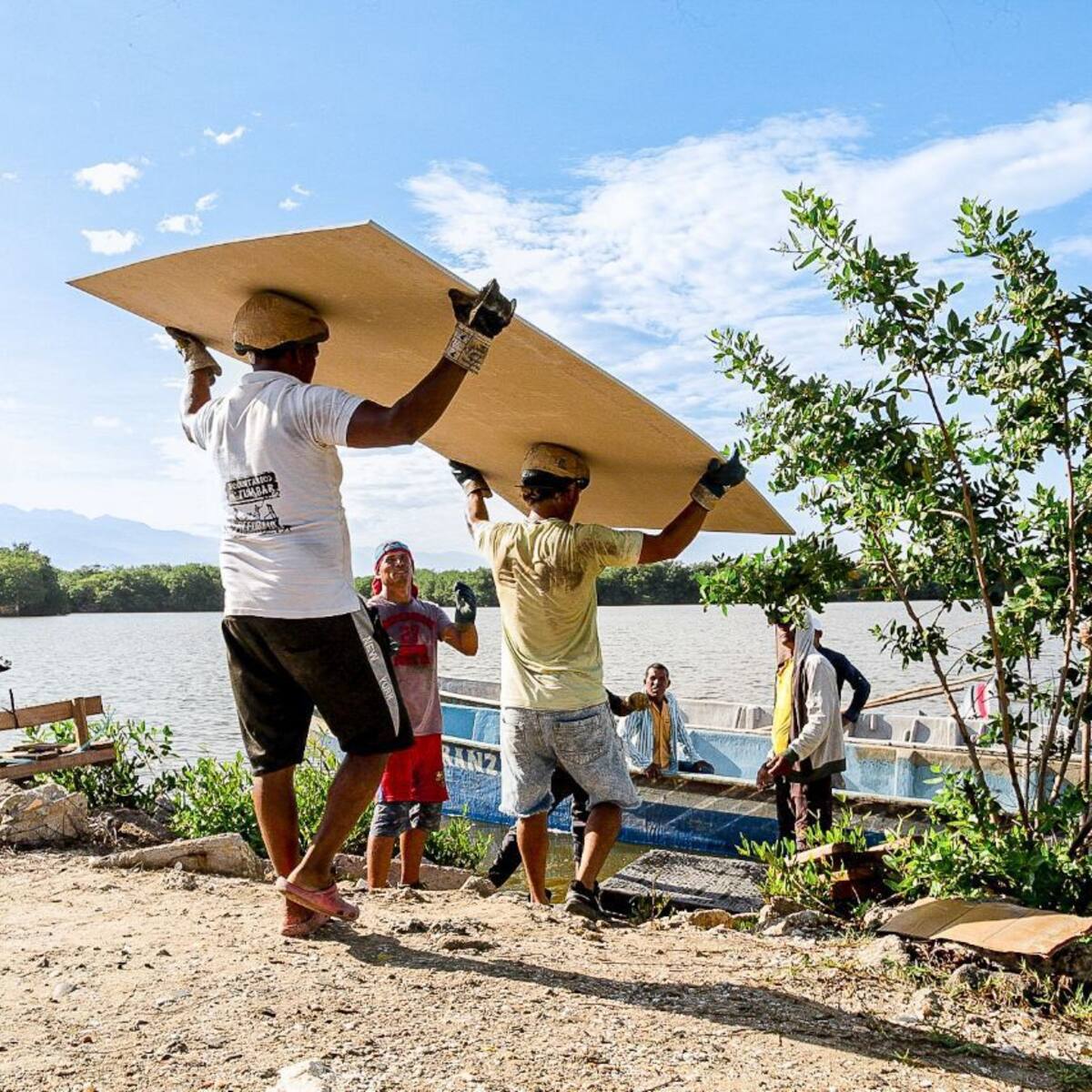 335 familias de pueblos palafitos de Magdalena reciben ayudas humanitarias tras vendaval