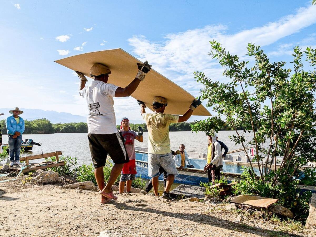 335 familias de pueblos palafitos de Magdalena reciben ayudas humanitarias tras vendaval