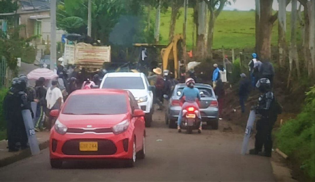 Enfrentamientos entre reclamantes de vivienda del movimiento denominado ‘Los Sin Techo’ y miembros del Esmad