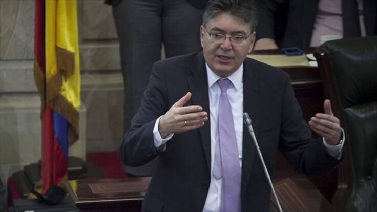 Caída del petróleo se reflejará en el año 2016: Minhacienda