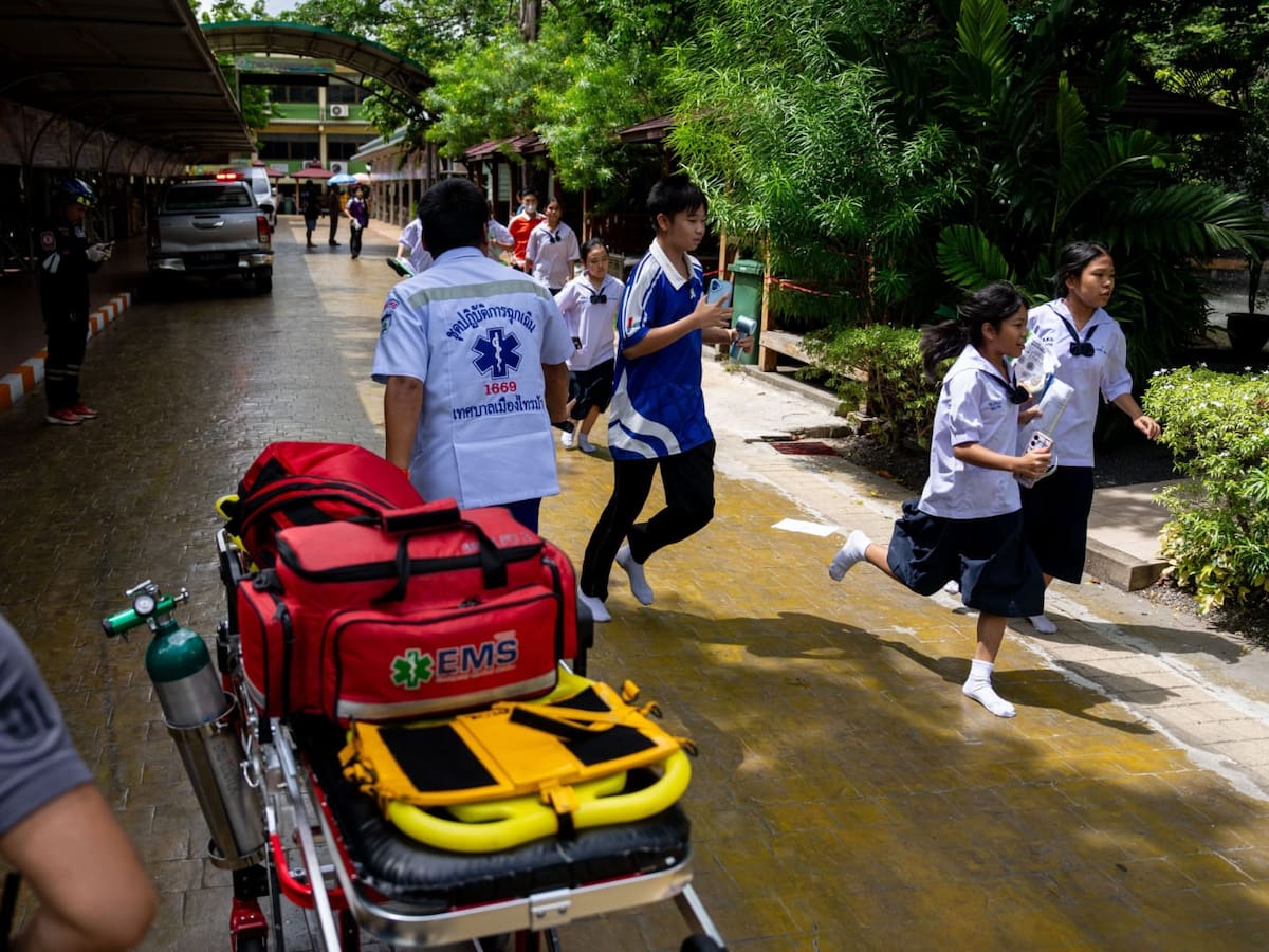 Adolescente armado mata a ocho personas en Tailandia, seis de ellas en una escuela