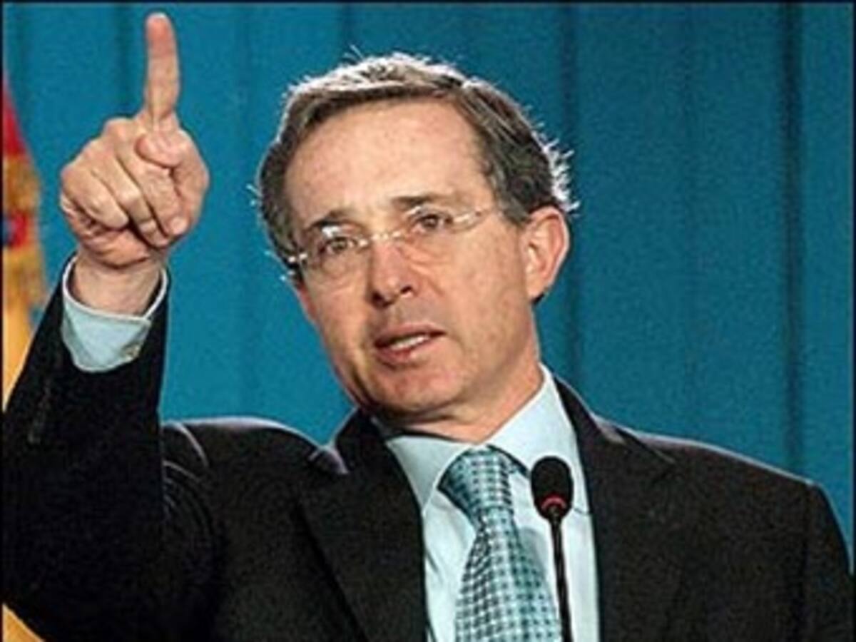 Prohibición de porte y consumo de drogas no llevará a nadie a la cárcel: Uribe