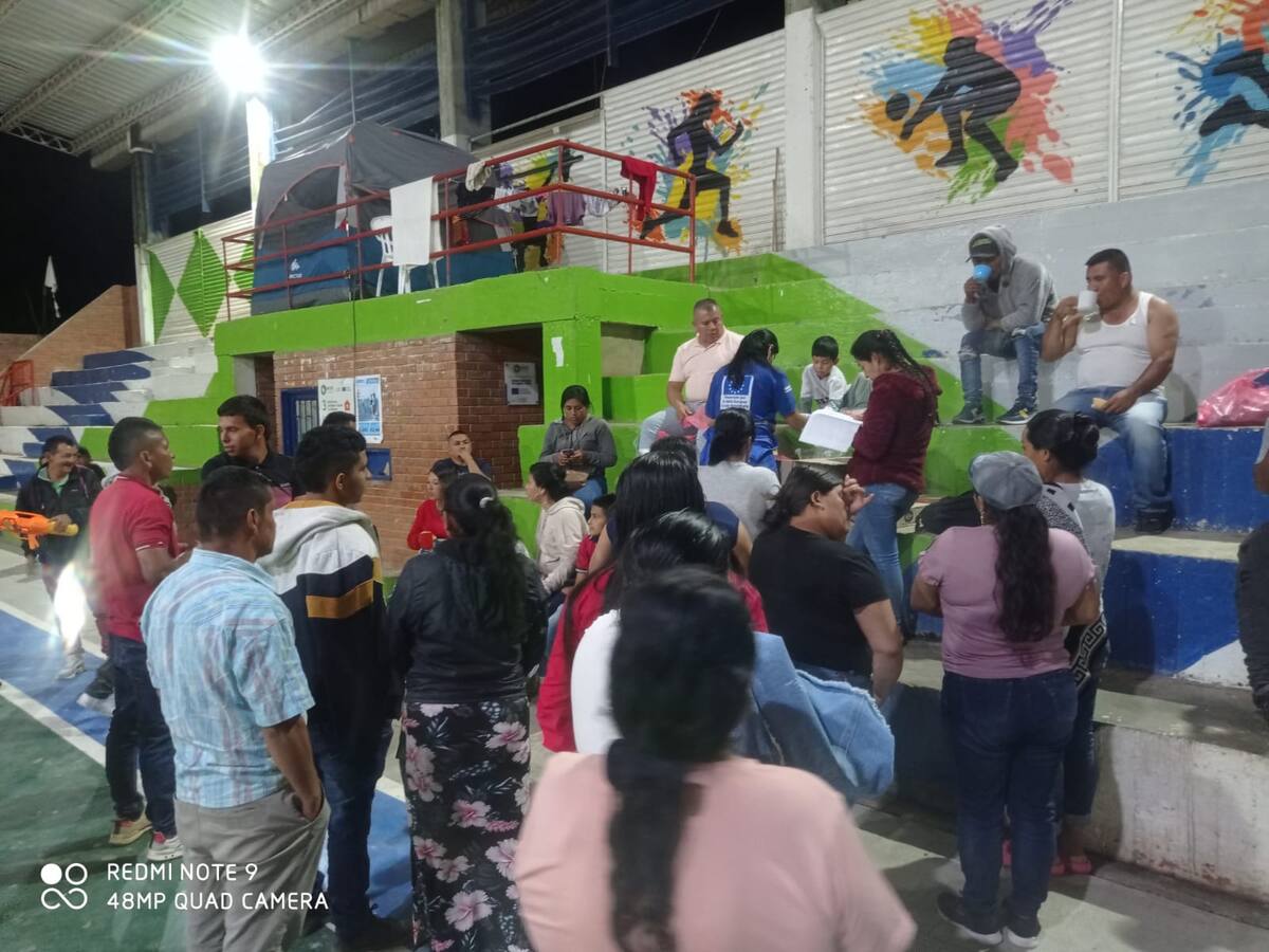 Más de 300 desplazados por duros combates en Argelia, Cauca