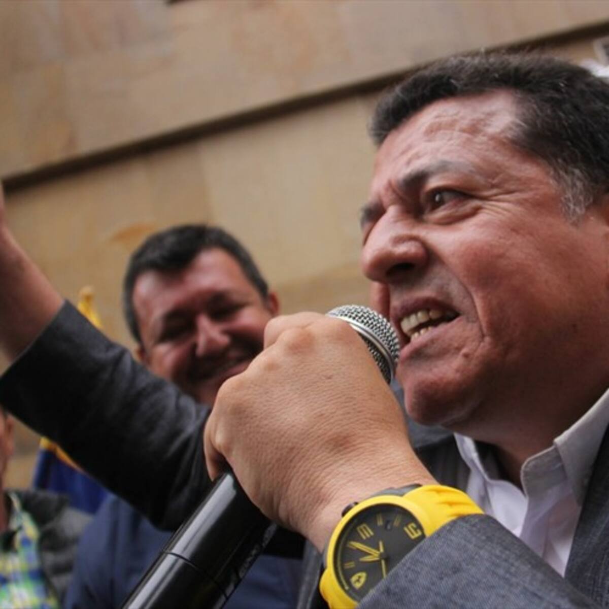 “Sugiero que el 22 aplacen o cancelen sus vuelos”: Hugo Ospina sobre paro de taxistas