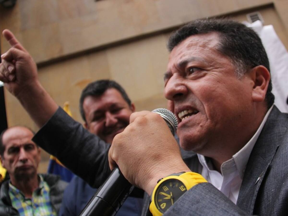 “Sugiero que el 22 aplacen o cancelen sus vuelos”: Hugo Ospina sobre paro de taxistas