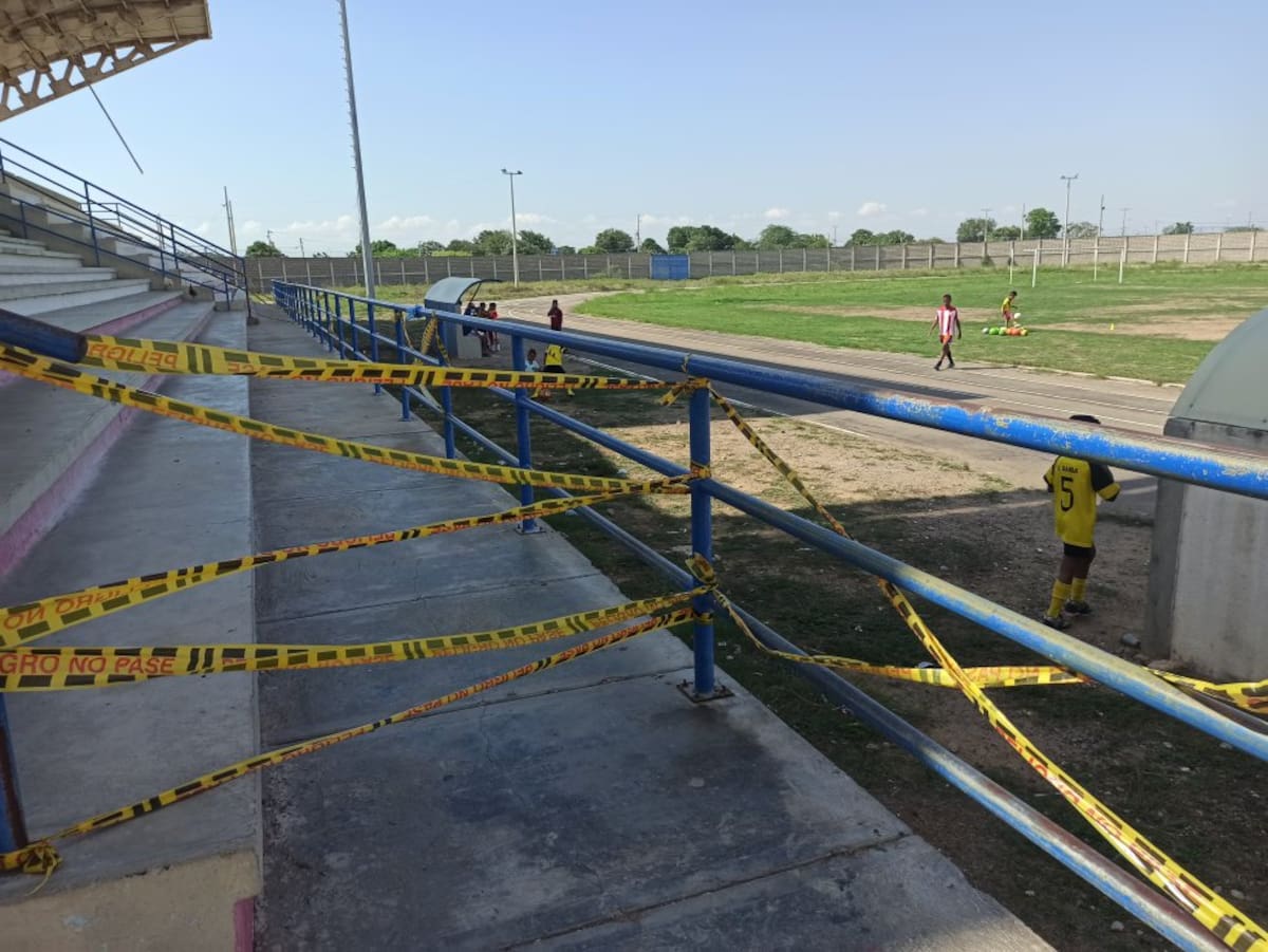 Graderías sin acceso en el estadio Humberto René Urrea
