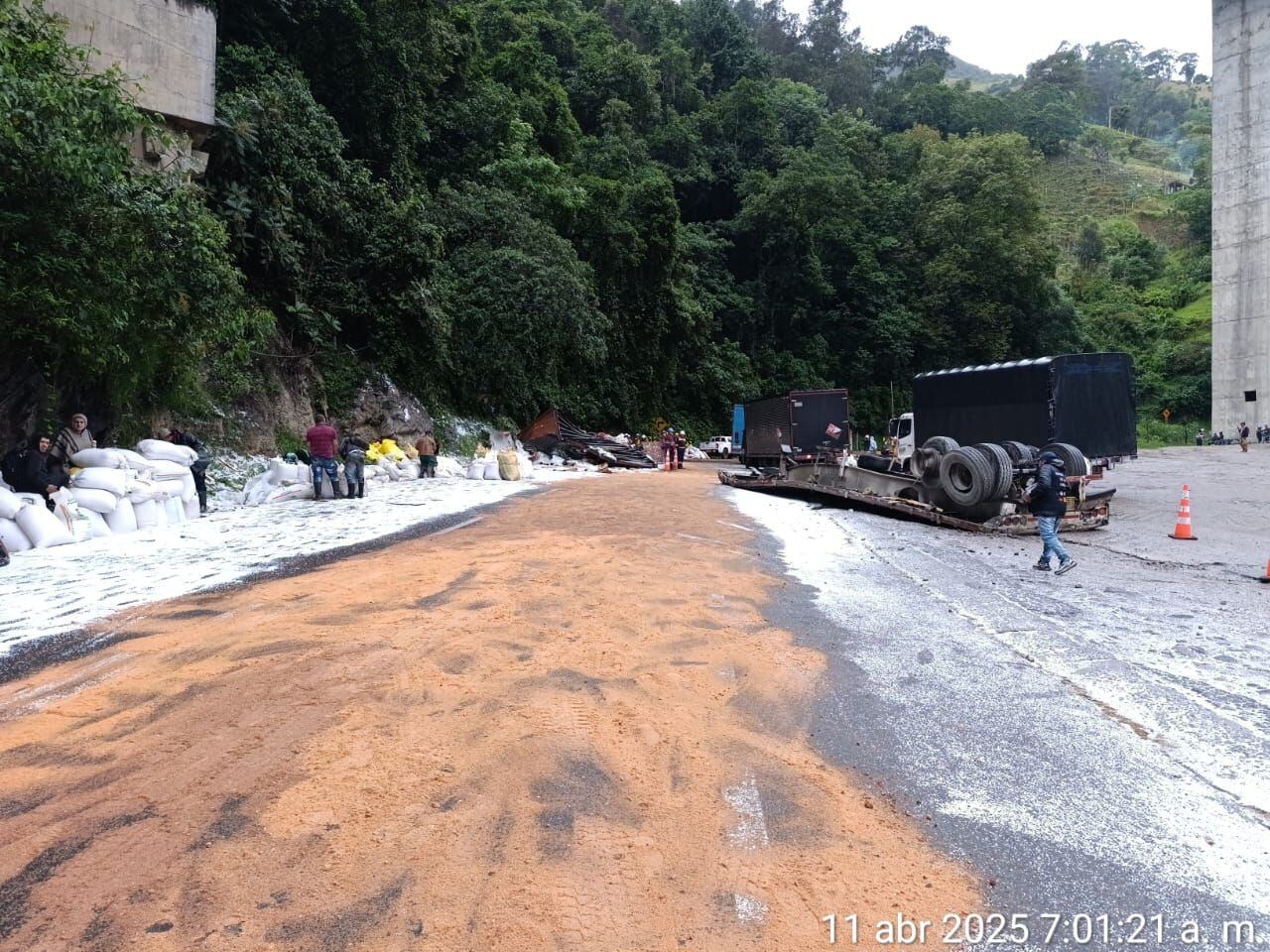 Tramo vial entre Cajamarca y el Alto de la Línea en Tolima