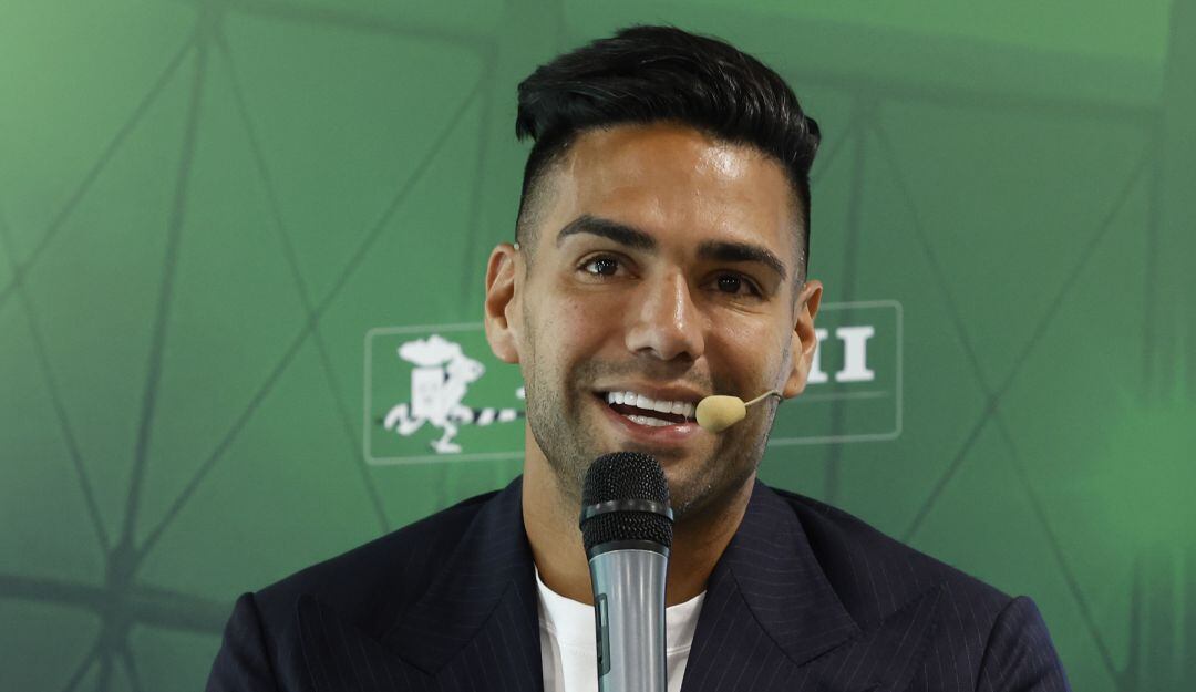 Falcao en la presentación de las láminas de Panini en España
