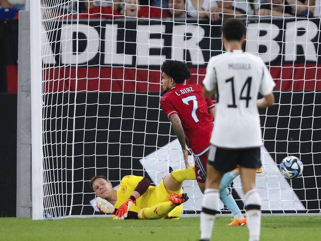 GELSENKIRCHEN - (LR) Luis Diaz of Colombia scored the 0-1, Germany goalkeeper Marc-Andre ter Stegen, Jamal Musiala of Germany during the friendly international match between Germany and Colombia at Veltins-Arena on June 20, 2023 in Gelsenkirchen, Germany . AP | Dutch Height | BART STOUTJESDYK (Photo by ANP via Getty Images)
