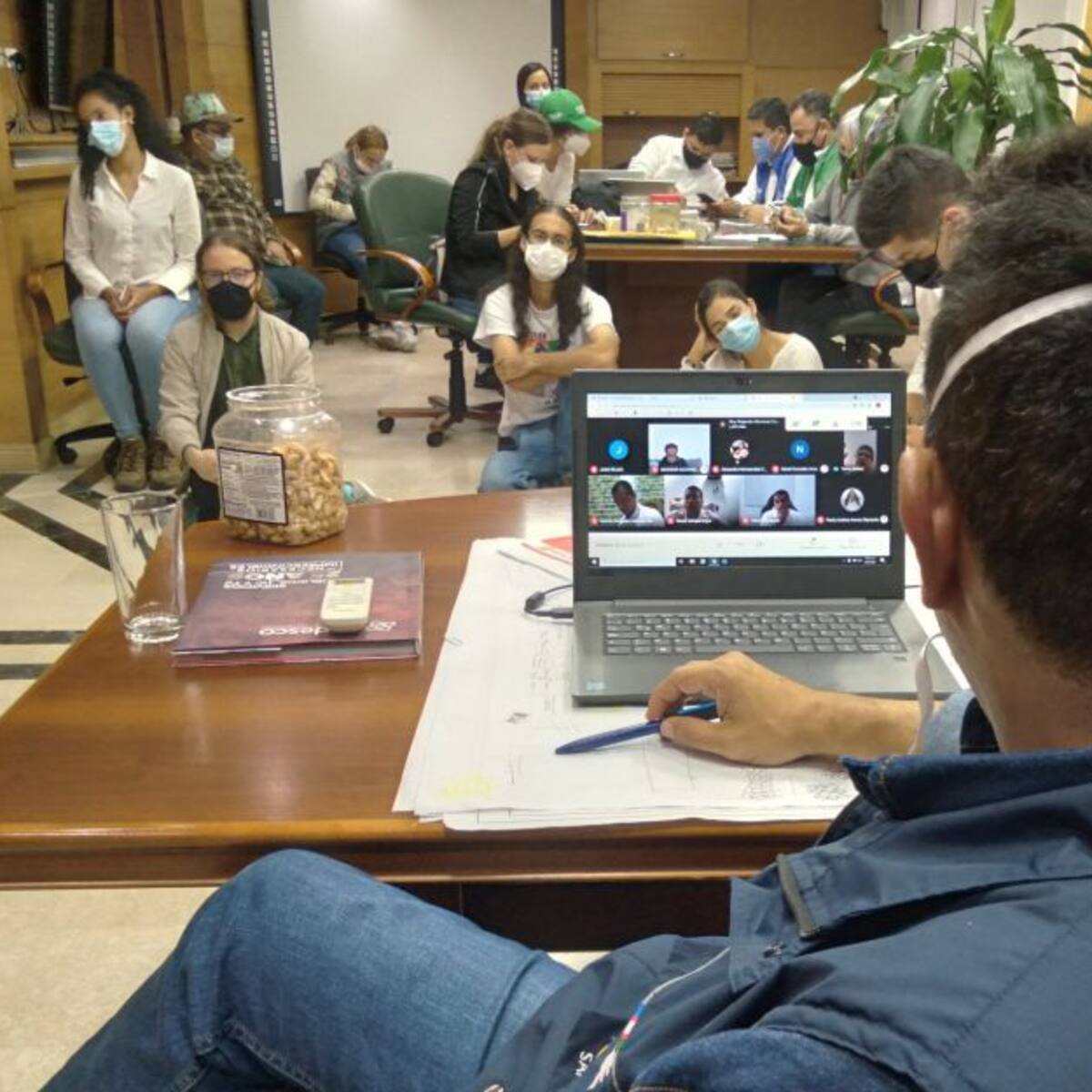 Alcalde con concejales y bancada parlamentaria buscan la paz en Cali