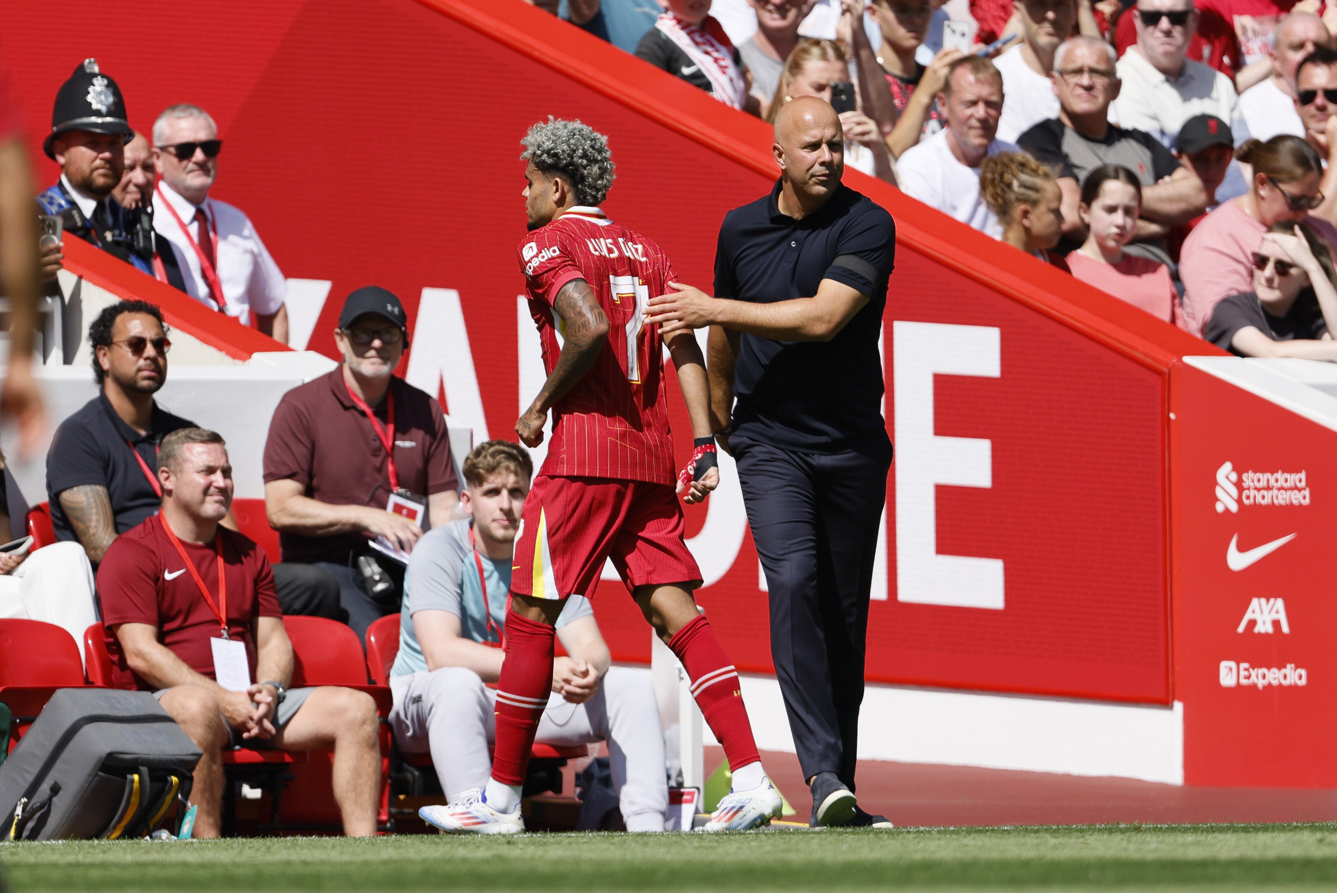 Luis Díaz junto a Arne Slot en Liverpool. (Photo by Richard Sellers/PA Images via Getty Images)