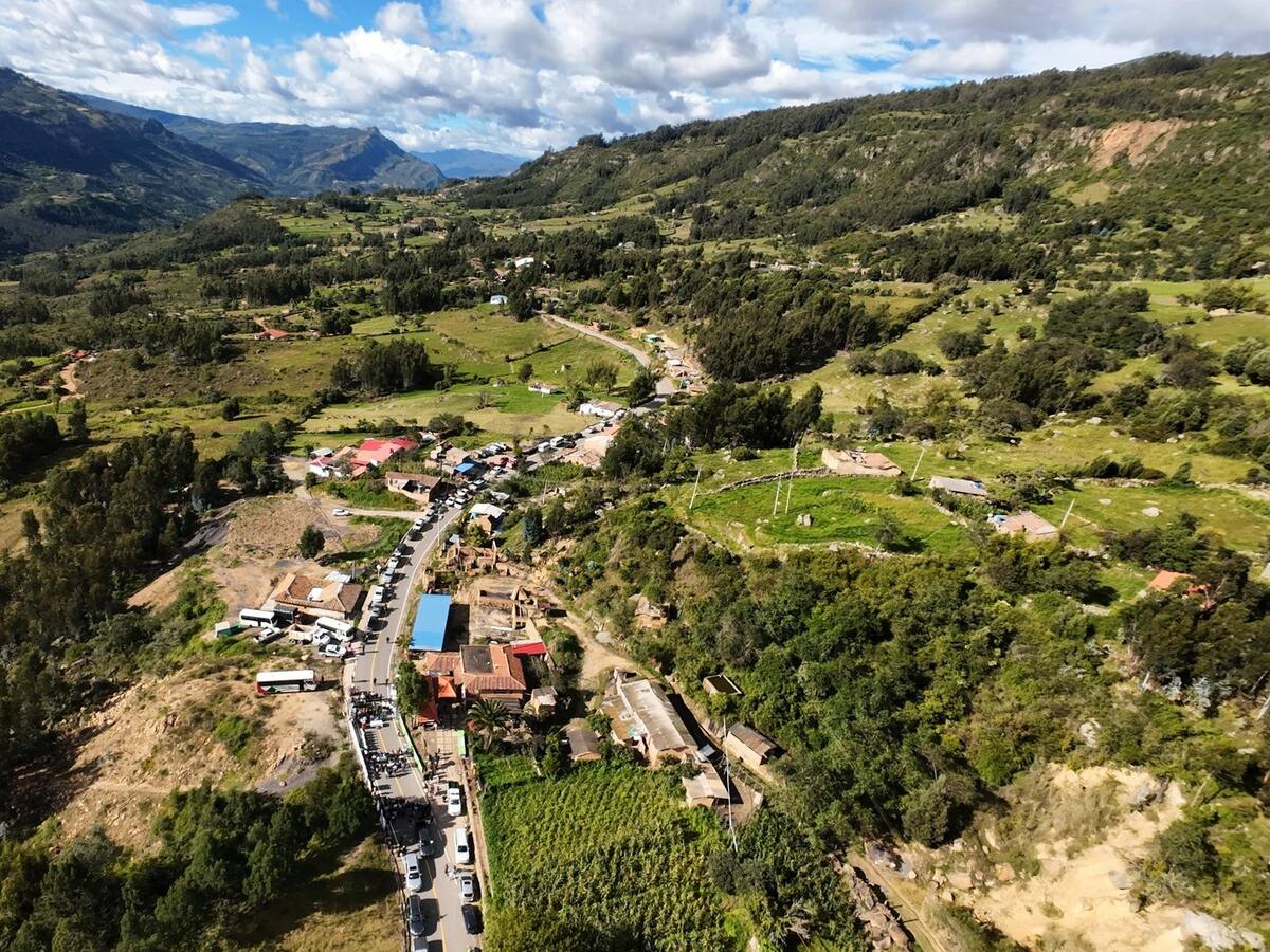 Ministra de Transporte entregó vía Paz de Río-Tasco y se pactó inversión vial para otros corredores