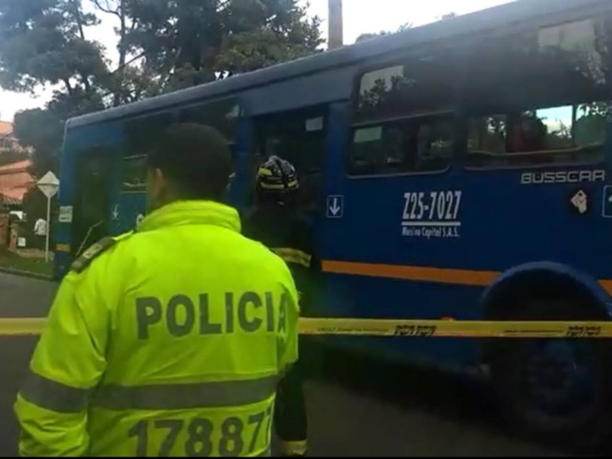 Sin luz más de 1.600 personas por accidente del Sitp en el norte de Bogotá