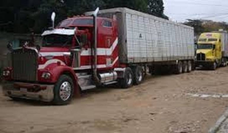 Transportadores esperan el restablecimiento total del paso de vehículos de carga por la zona de frontera.