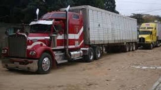 Transportadores esperan el restablecimiento total del paso de vehículos de carga por la zona de frontera.