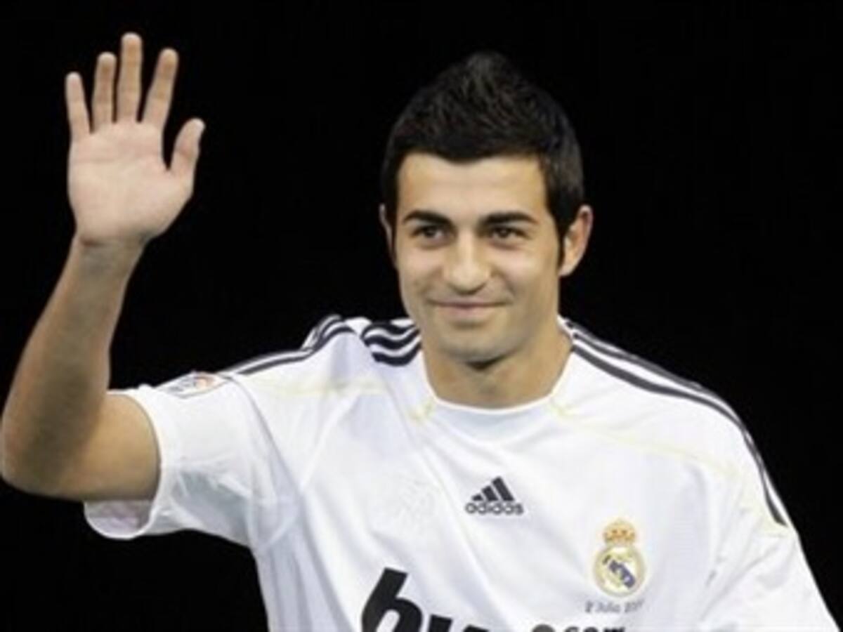 El defensa Raúl Albiol se queda tres años más en el Real Madrid